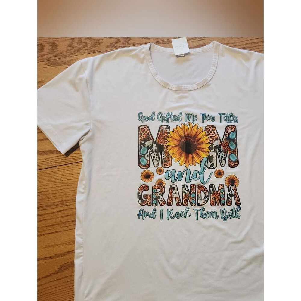 E25 Mom and Grandma Sunflower and Leopard Print Graphic Tee-White Yellow & Teal